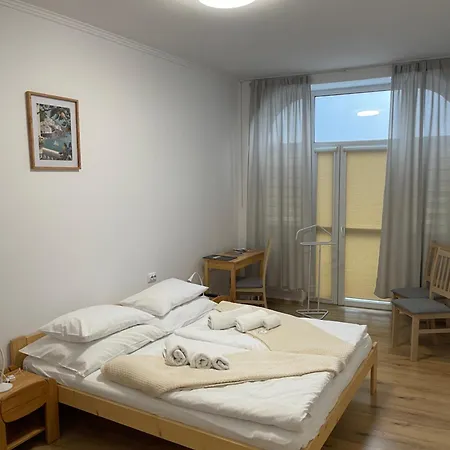 Euro 公寓 *